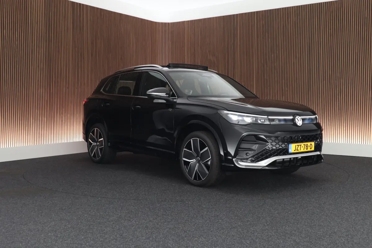 1.5 272pk eHybrid R-Line Edition Trekhaak Camera Keyless Massage Virtual Cockpit Panoramadak Carplay
