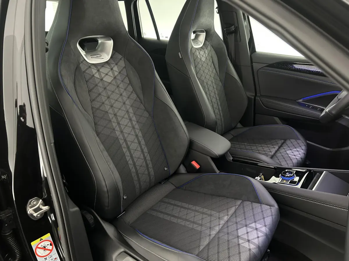1.5 272pk eHybrid R-Line Edition Trekhaak Camera Keyless Massage Virtual Cockpit Panoramadak Carplay