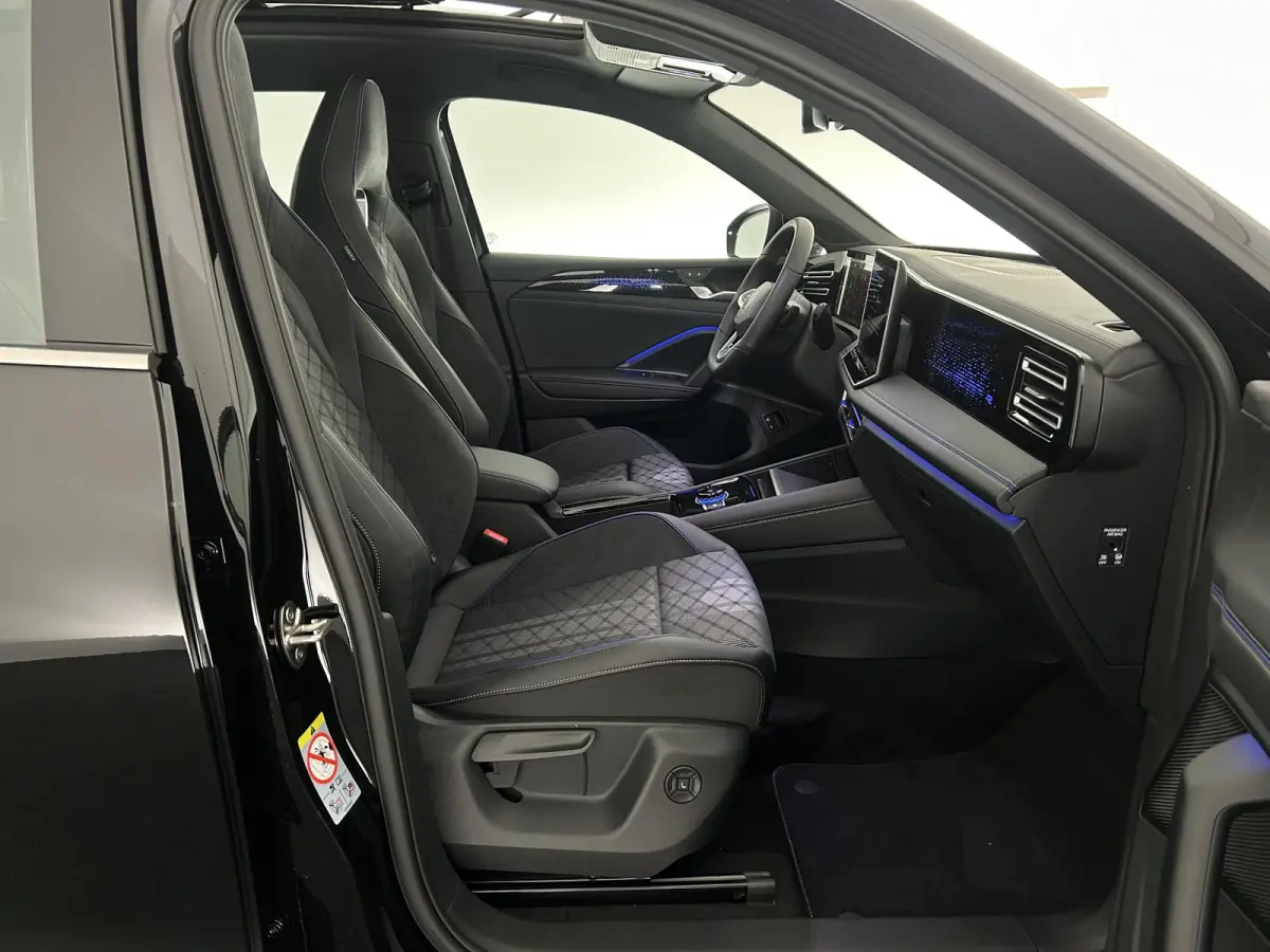 1.5 272pk eHybrid R-Line Edition Trekhaak Camera Keyless Massage Virtual Cockpit Panoramadak Carplay