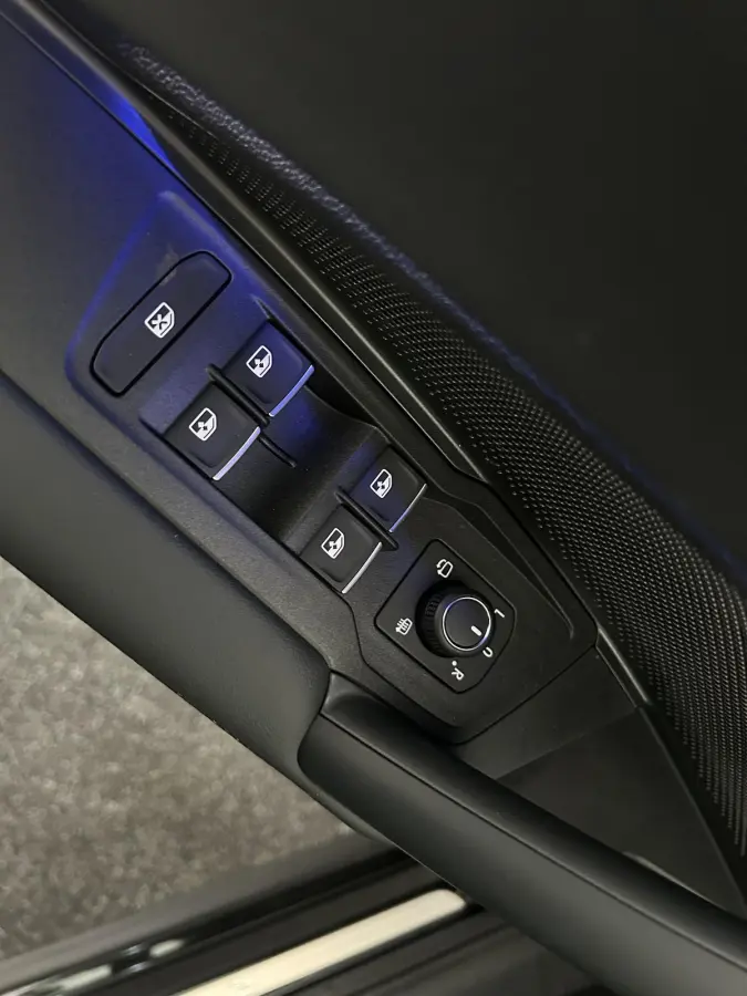 1.5 272pk eHybrid R-Line Edition Trekhaak Camera Keyless Massage Virtual Cockpit Panoramadak Carplay