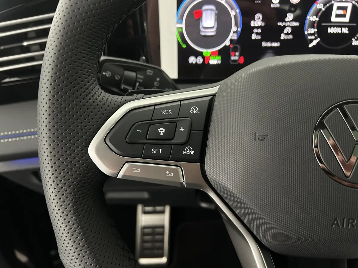 1.5 272pk eHybrid R-Line Edition Trekhaak Camera Keyless Massage Virtual Cockpit Panoramadak Carplay
