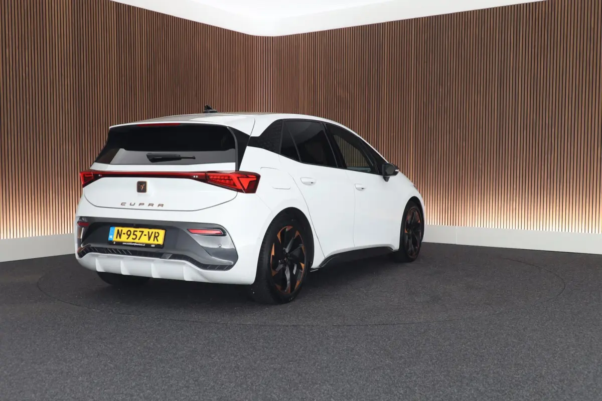 Performance One 204pk 62 kWh SOH 91% Keyless Stoelverwarming Camera Navigatie ACC