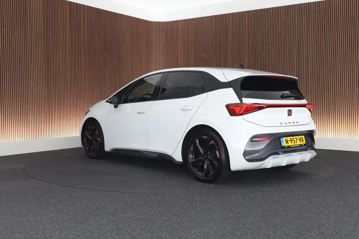 Performance One 204pk 62 kWh SOH 91% Keyless Stoelverwarming Camera Navigatie ACC