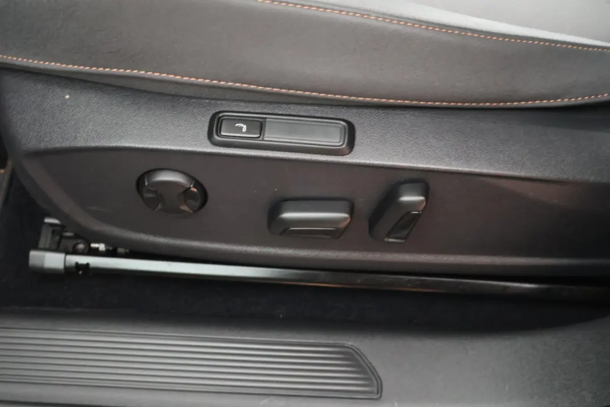 Performance One 204pk 62 kWh SOH 91% Keyless Stoelverwarming Camera Navigatie ACC