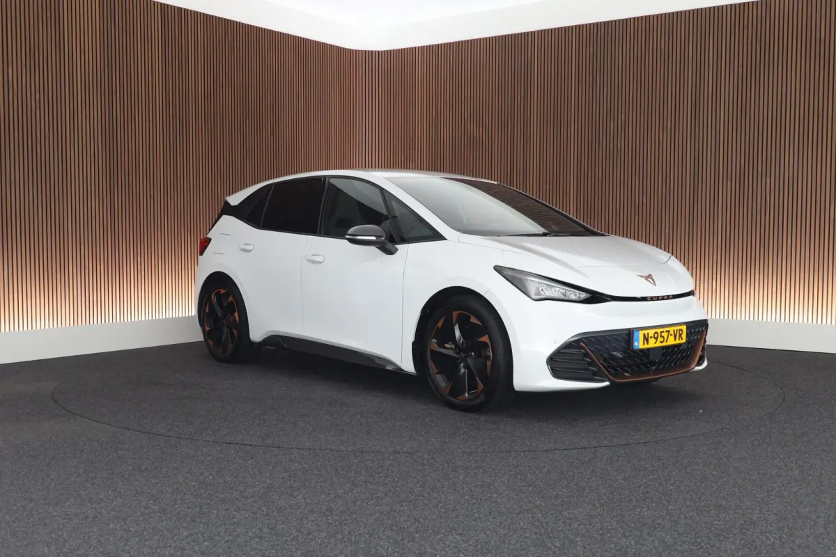 Performance One 204pk 62 kWh SOH 91% Keyless Stoelverwarming Camera Navigatie ACC