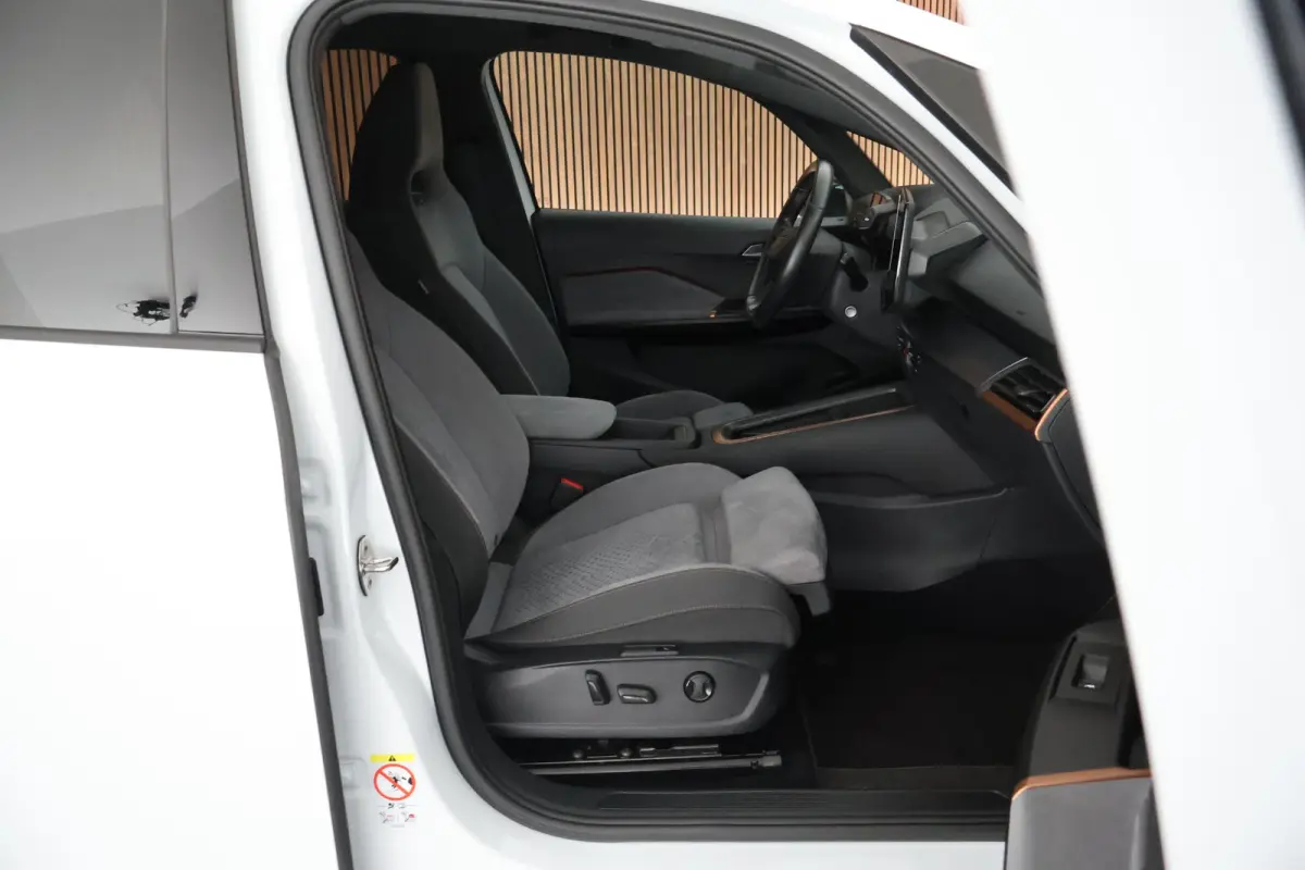 Performance One 204pk 62 kWh SOH 91% Keyless Stoelverwarming Camera Navigatie ACC