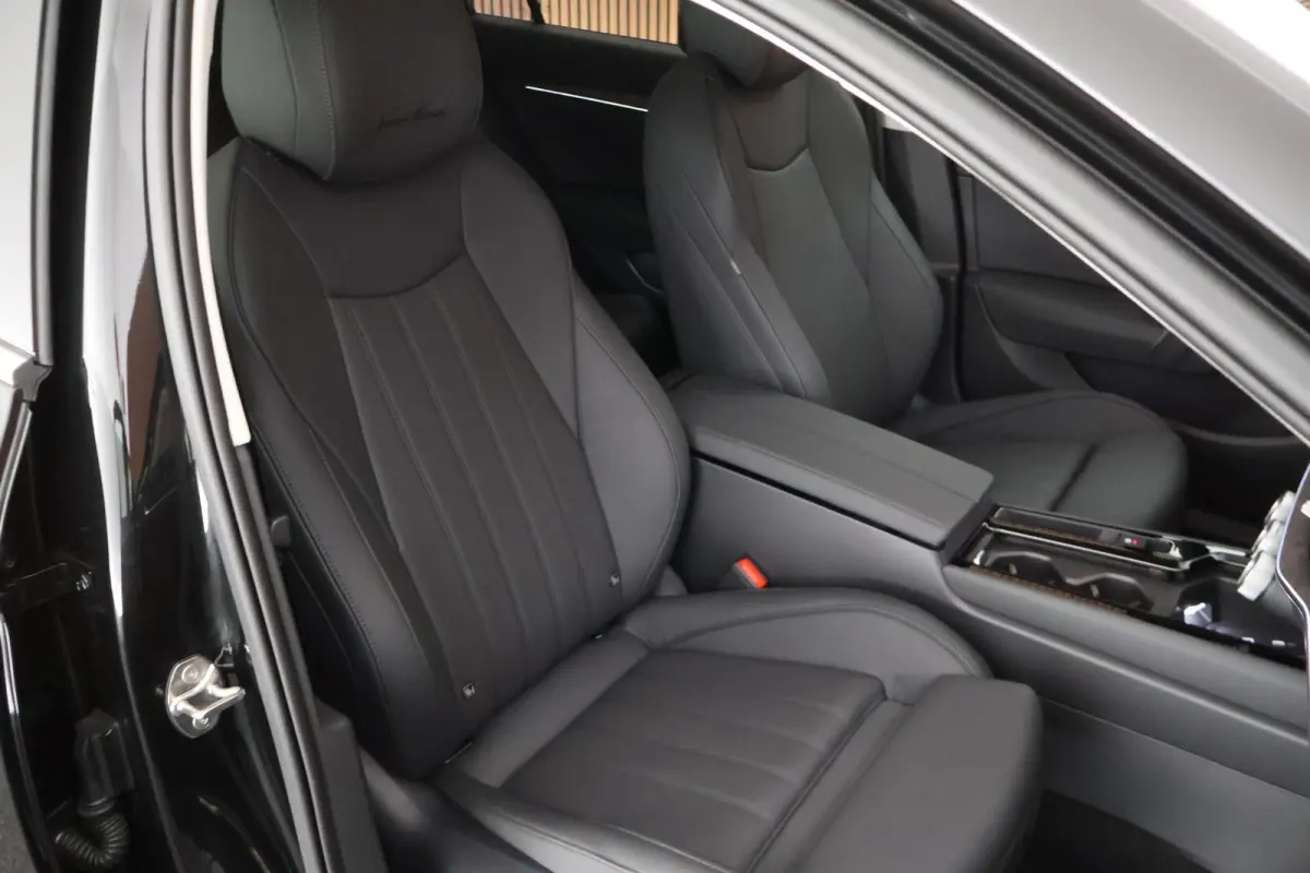 1.5 TSI 204pk PHEV Laurin&Klement HUD Keyless Canron Leder Virtual Cockpit Keyless Navigatie