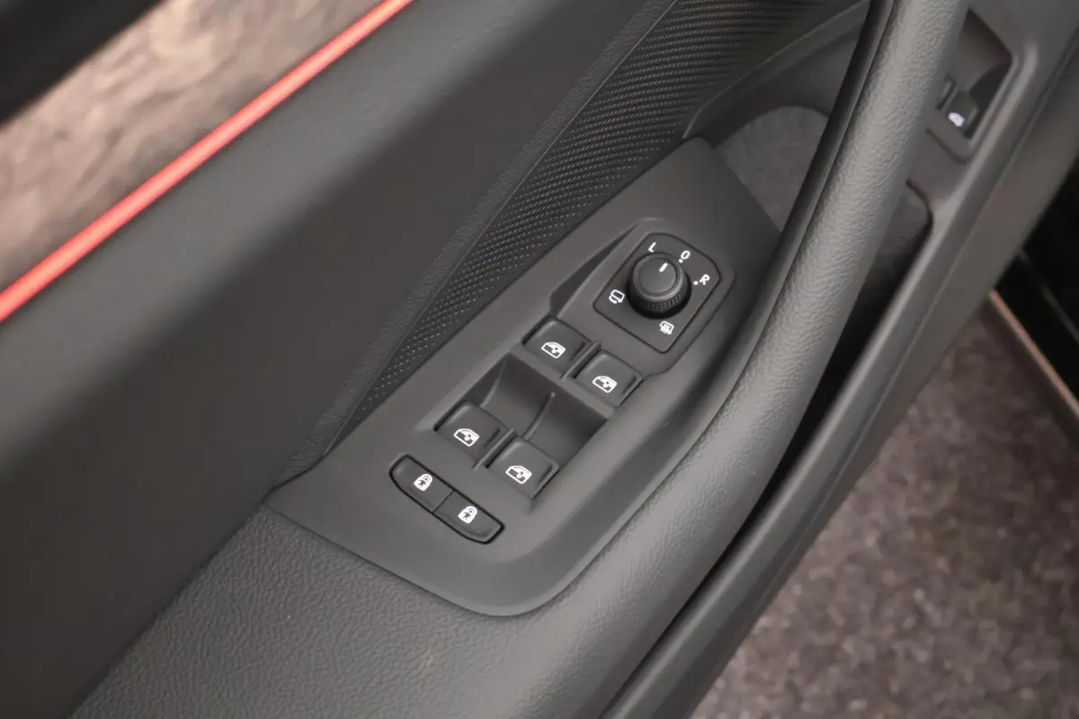 1.5 TSI 204pk PHEV Laurin&Klement HUD Keyless Canron Leder Virtual Cockpit Keyless Navigatie