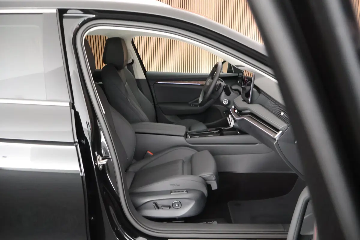 1.5 TSI 204pk PHEV Laurin&Klement HUD Keyless Canron Leder Virtual Cockpit Keyless Navigatie