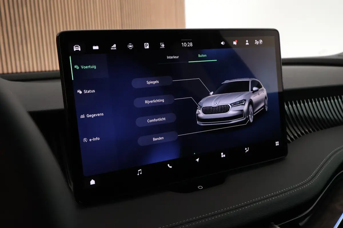 1.5 TSI 204pk PHEV Laurin&Klement HUD Keyless Canron Leder Virtual Cockpit Keyless Navigatie