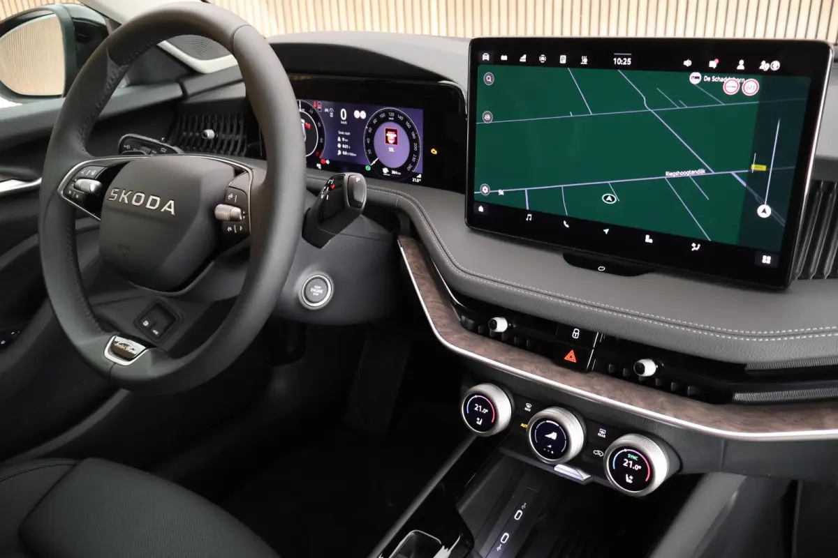 1.5 TSI 204pk PHEV Laurin&Klement HUD Keyless Canron Leder Virtual Cockpit Keyless Navigatie