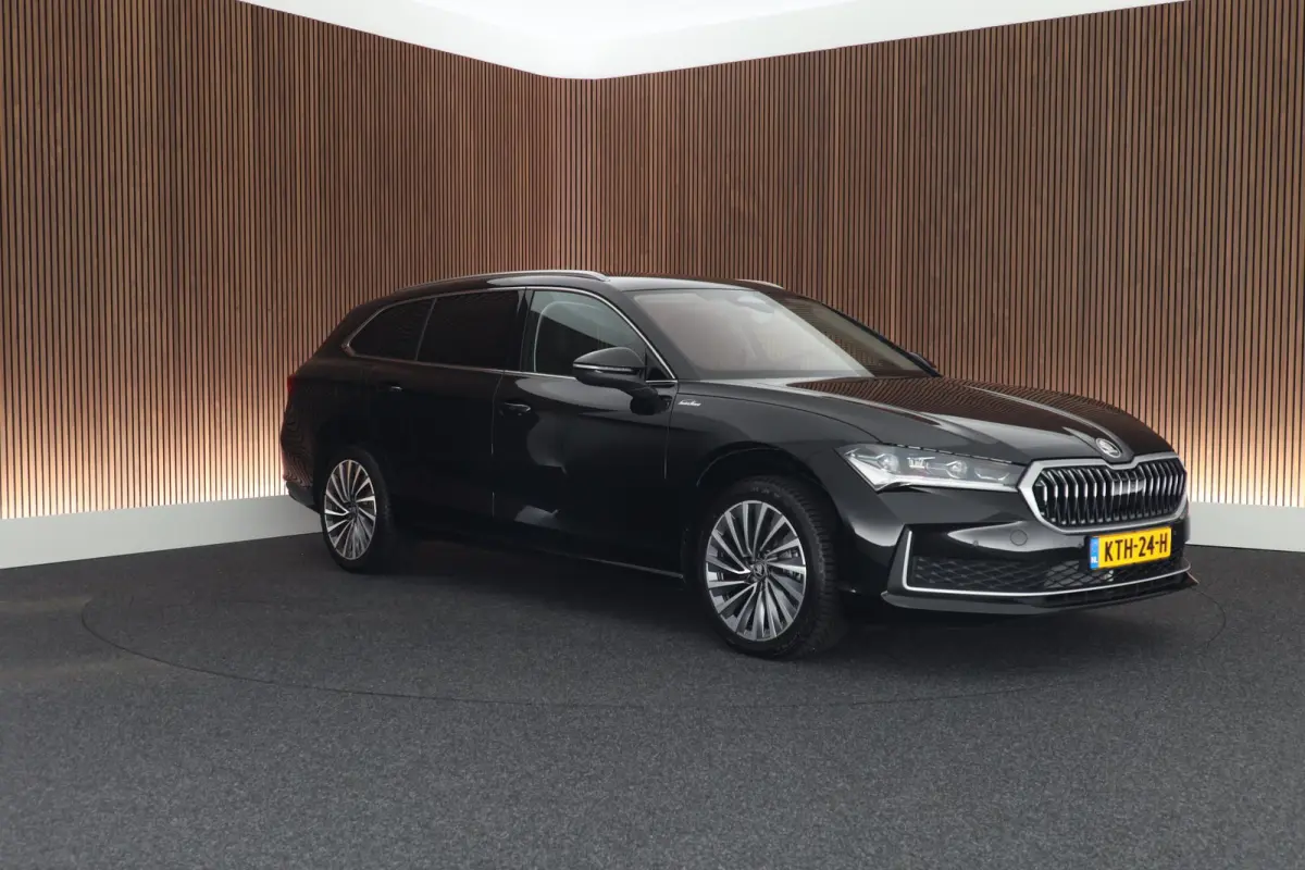 1.5 TSI 204pk PHEV Laurin&Klement HUD Keyless Canron Leder Virtual Cockpit Keyless Navigatie