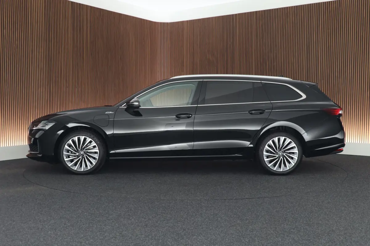 1.5 TSI 204pk PHEV Laurin&Klement HUD Keyless Canron Leder Virtual Cockpit Keyless Navigatie