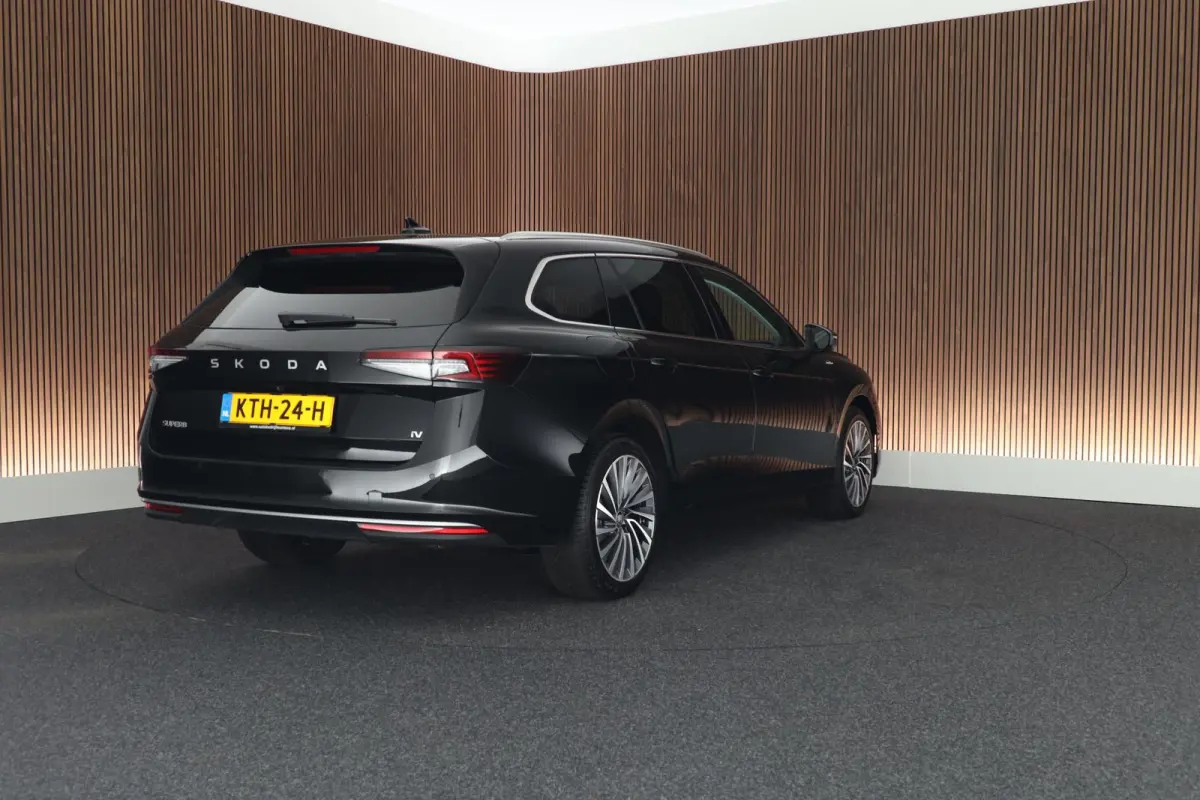1.5 TSI 204pk PHEV Laurin&Klement HUD Keyless Canron Leder Virtual Cockpit Keyless Navigatie