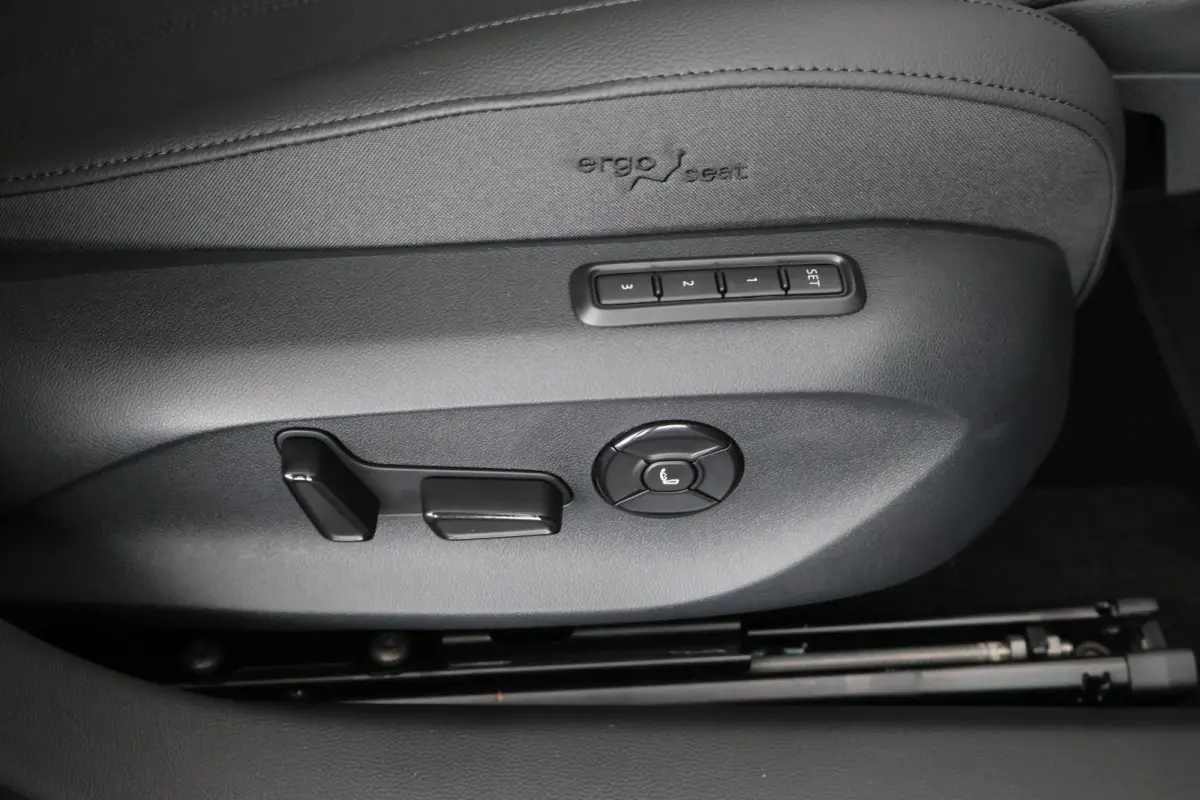 1.5 TSI 204pk PHEV Laurin&Klement HUD Keyless Canron Leder Virtual Cockpit Keyless Navigatie
