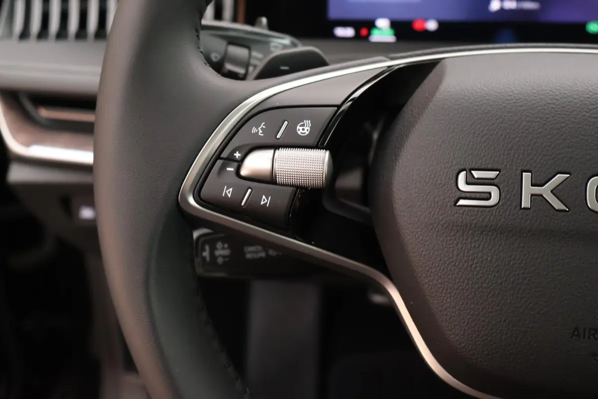 1.5 TSI 204pk PHEV Laurin&Klement HUD Keyless Canron Leder Virtual Cockpit Keyless Navigatie