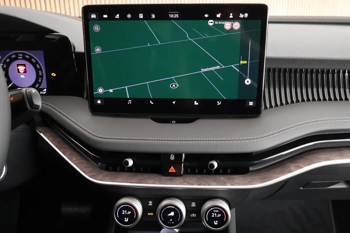 1.5 TSI 204pk PHEV Laurin&Klement HUD Keyless Canron Leder Virtual Cockpit Keyless Navigatie