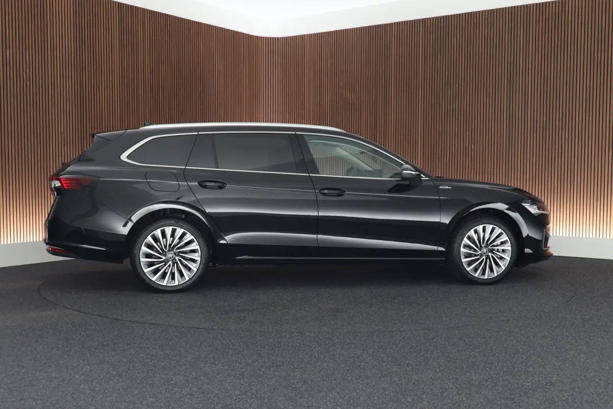 1.5 TSI 204pk PHEV Laurin&Klement HUD Keyless Canron Leder Virtual Cockpit Keyless Navigatie