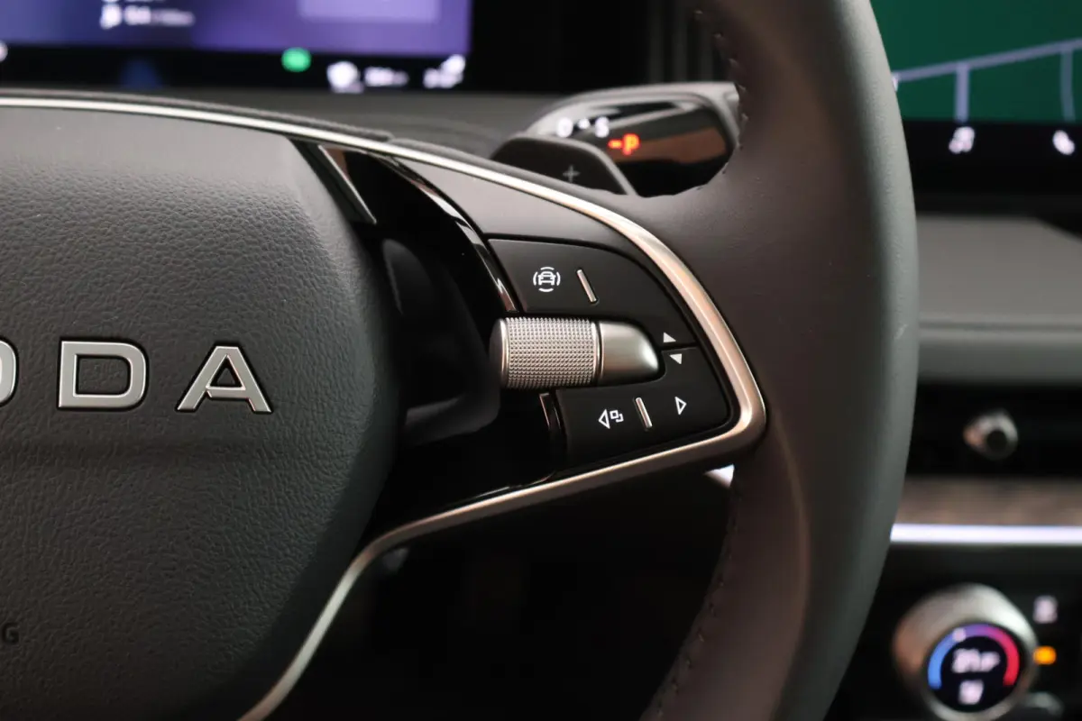 1.5 TSI 204pk PHEV Laurin&Klement HUD Keyless Canron Leder Virtual Cockpit Keyless Navigatie