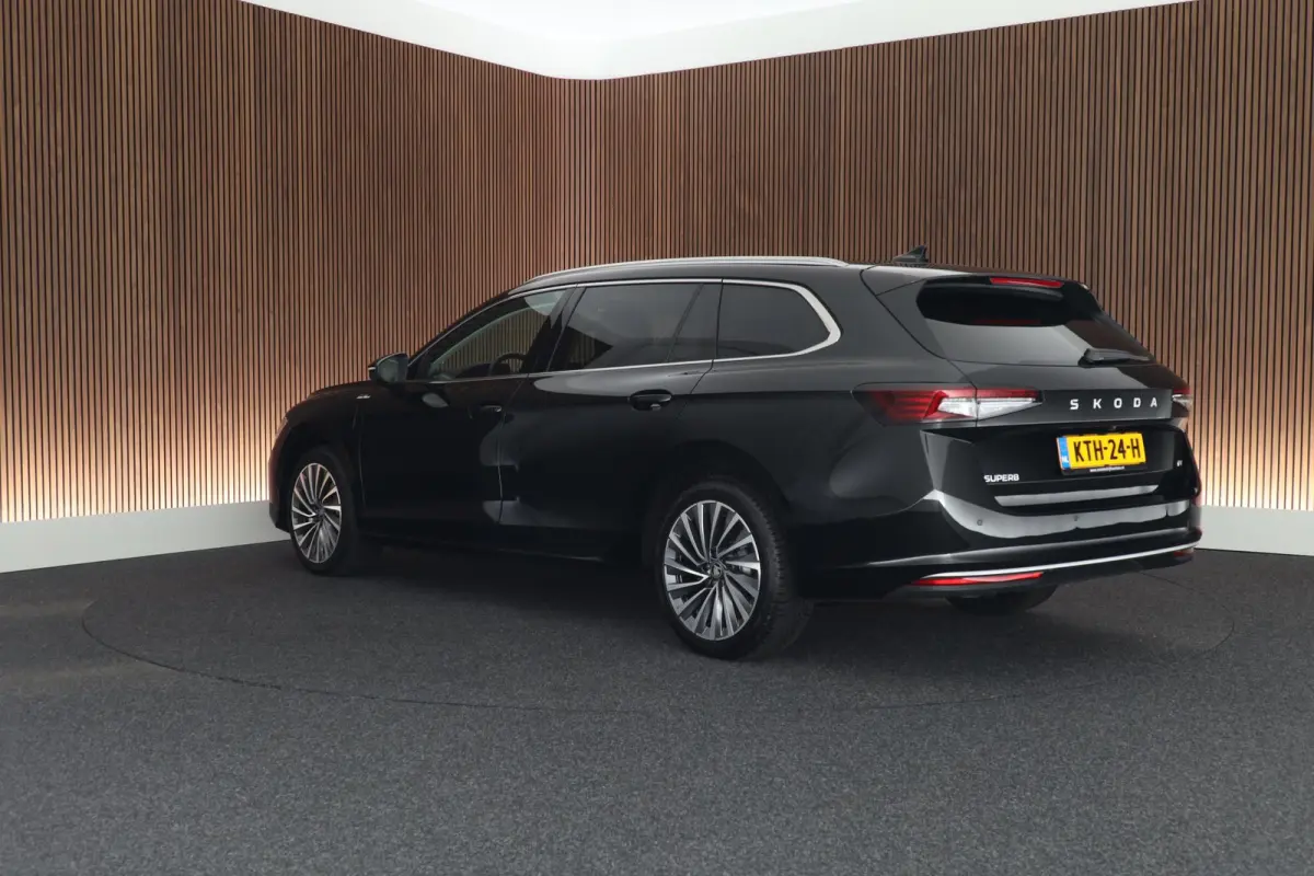 1.5 TSI 204pk PHEV Laurin&Klement HUD Keyless Canron Leder Virtual Cockpit Keyless Navigatie