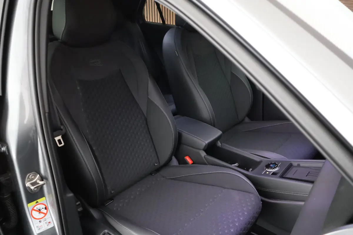 1.5 eTsi 150pk DSG R-Line First Edition Trekhaak Camera Stoelverwarming Keyless Virtual Cockpit Navigatie