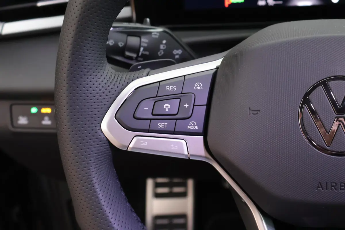 1.5 eTsi 150pk DSG R-Line First Edition Trekhaak Camera Stoelverwarming Keyless Virtual Cockpit Navigatie