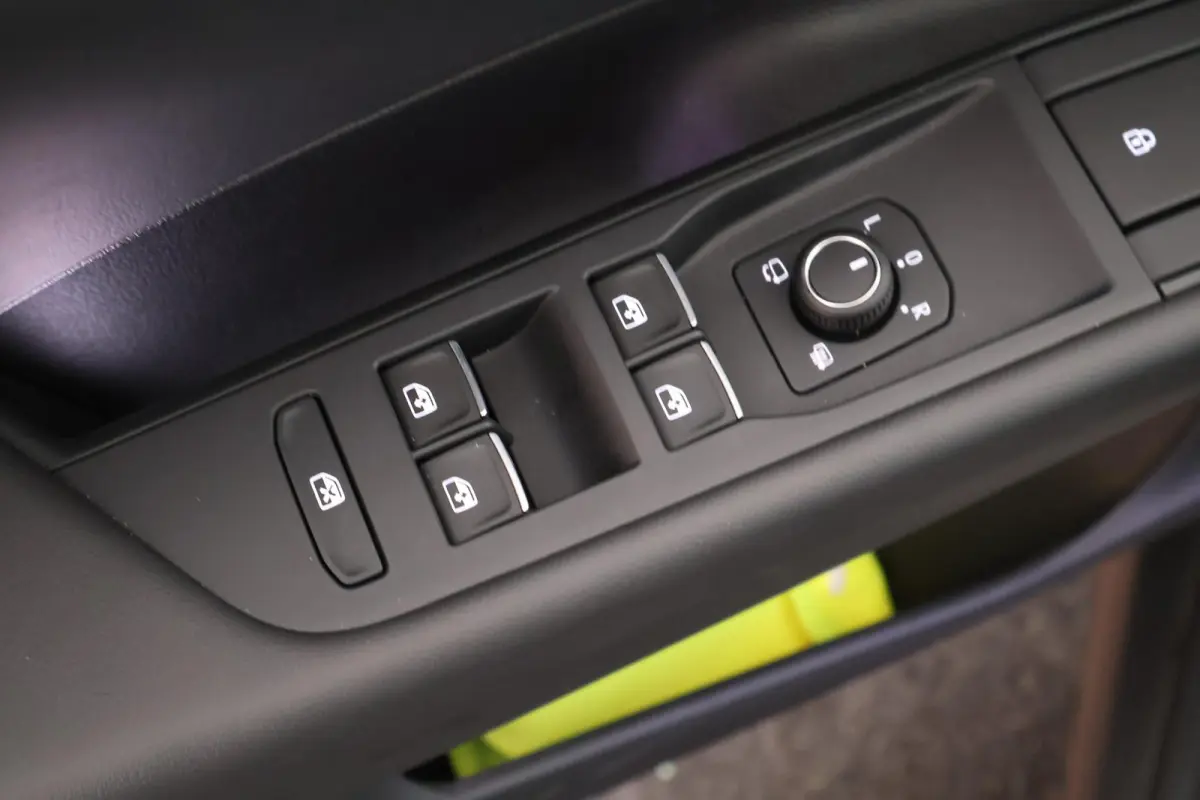 1.5 eTsi 150pk DSG R-Line First Edition Trekhaak Camera Stoelverwarming Keyless Virtual Cockpit Navigatie