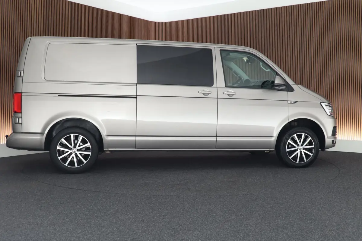 2.0 TDI 150pk DSG L2H1 Highline MARGE Stoelverwarming Trekhaak LED Adaptive cruise Climate control