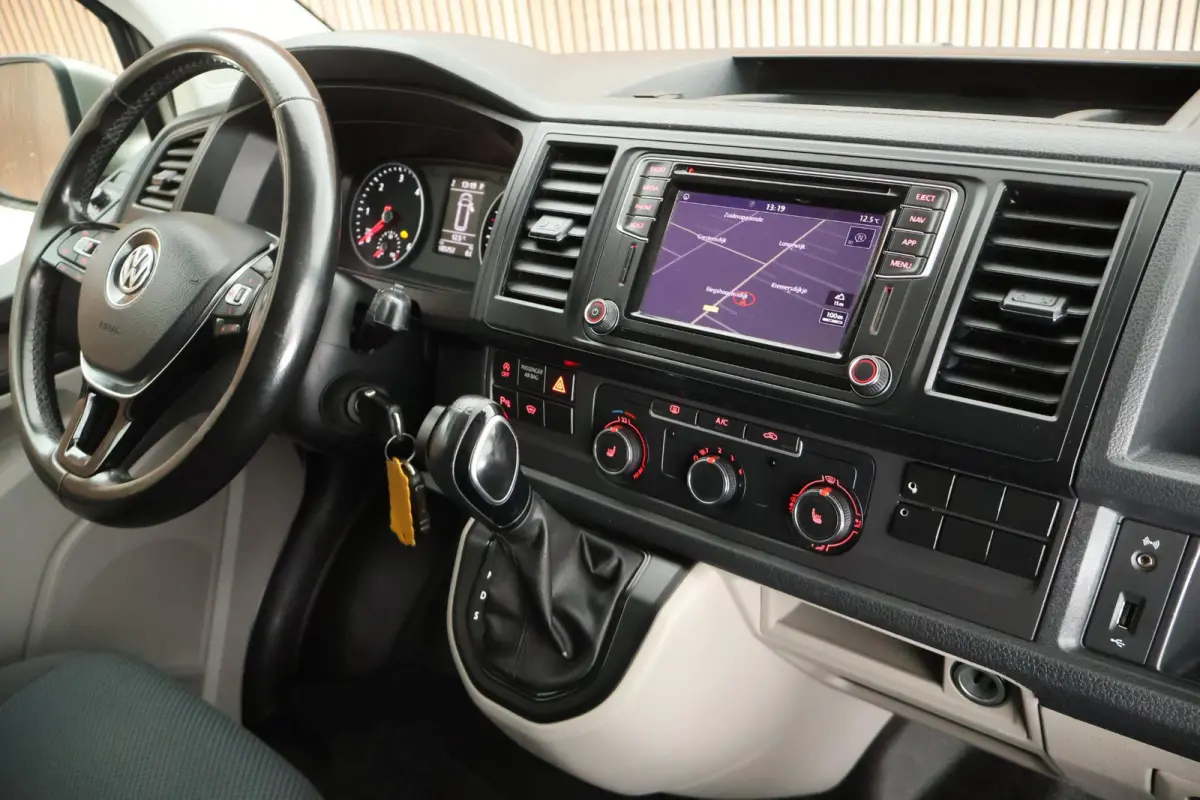 2.0 TDI 150pk DSG L2H1 Highline MARGE Stoelverwarming Trekhaak LED Adaptive cruise Climate control
