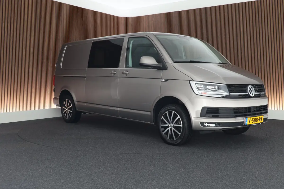2.0 TDI 150pk DSG L2H1 Highline MARGE Stoelverwarming Trekhaak LED Adaptive cruise Climate control