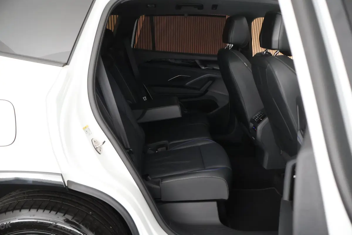1.5 272pk eHybrid R-Line Edition Black Style HUD Panoramadak Geventileerde Leder Memory Stoelen H/K Audio