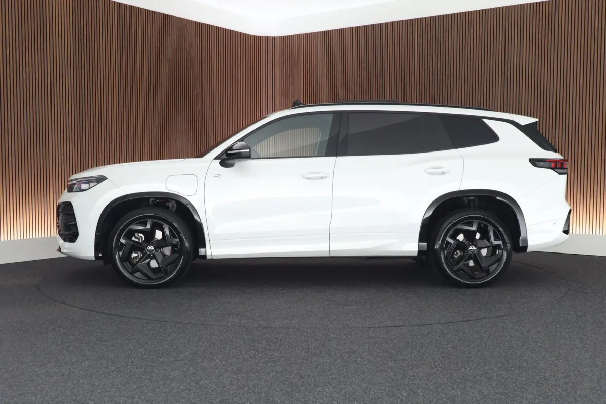 1.5 272pk eHybrid R-Line Edition Black Style HUD Panoramadak Geventileerde Leder Memory Stoelen H/K Audio