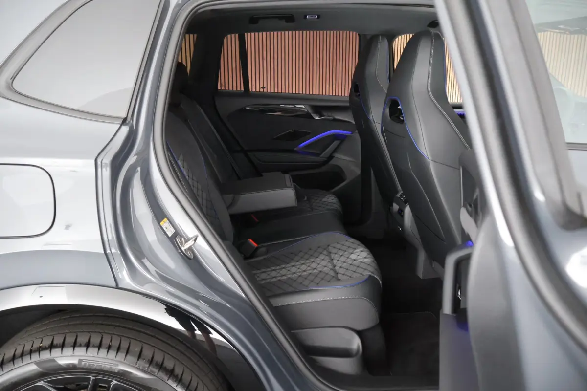 1.5 272pk eHybrid R-Line Edition Black Style Trekhaak 360Camera Keyless Massage Virtual Cockpit Panoramadak Navigatie
