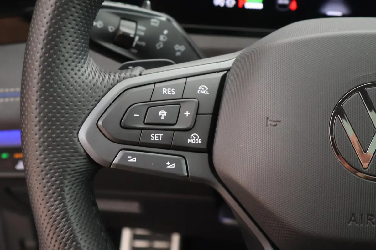 1.5 272pk eHybrid R-Line Edition Black Style Trekhaak 360Camera Keyless Massage Virtual Cockpit Panoramadak Navigatie