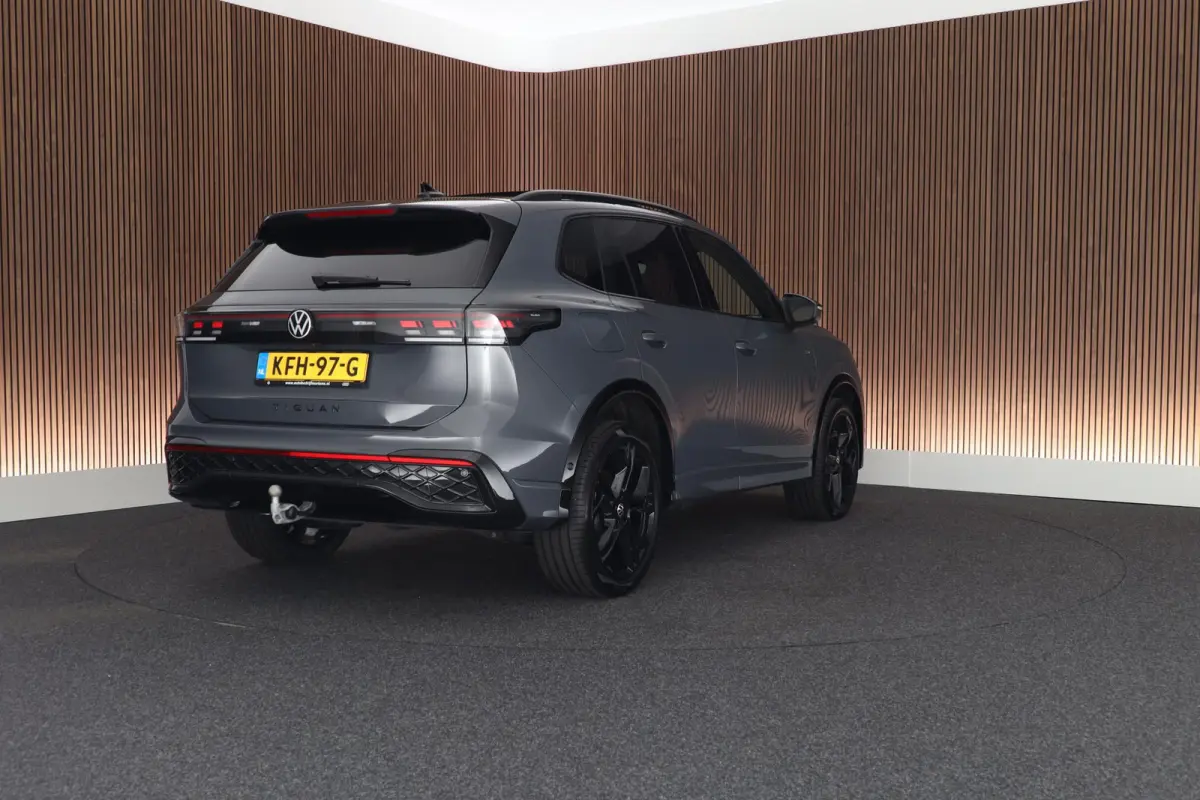 1.5 272pk eHybrid R-Line Edition Black Style Trekhaak 360Camera Keyless Massage Virtual Cockpit Panoramadak Navigatie