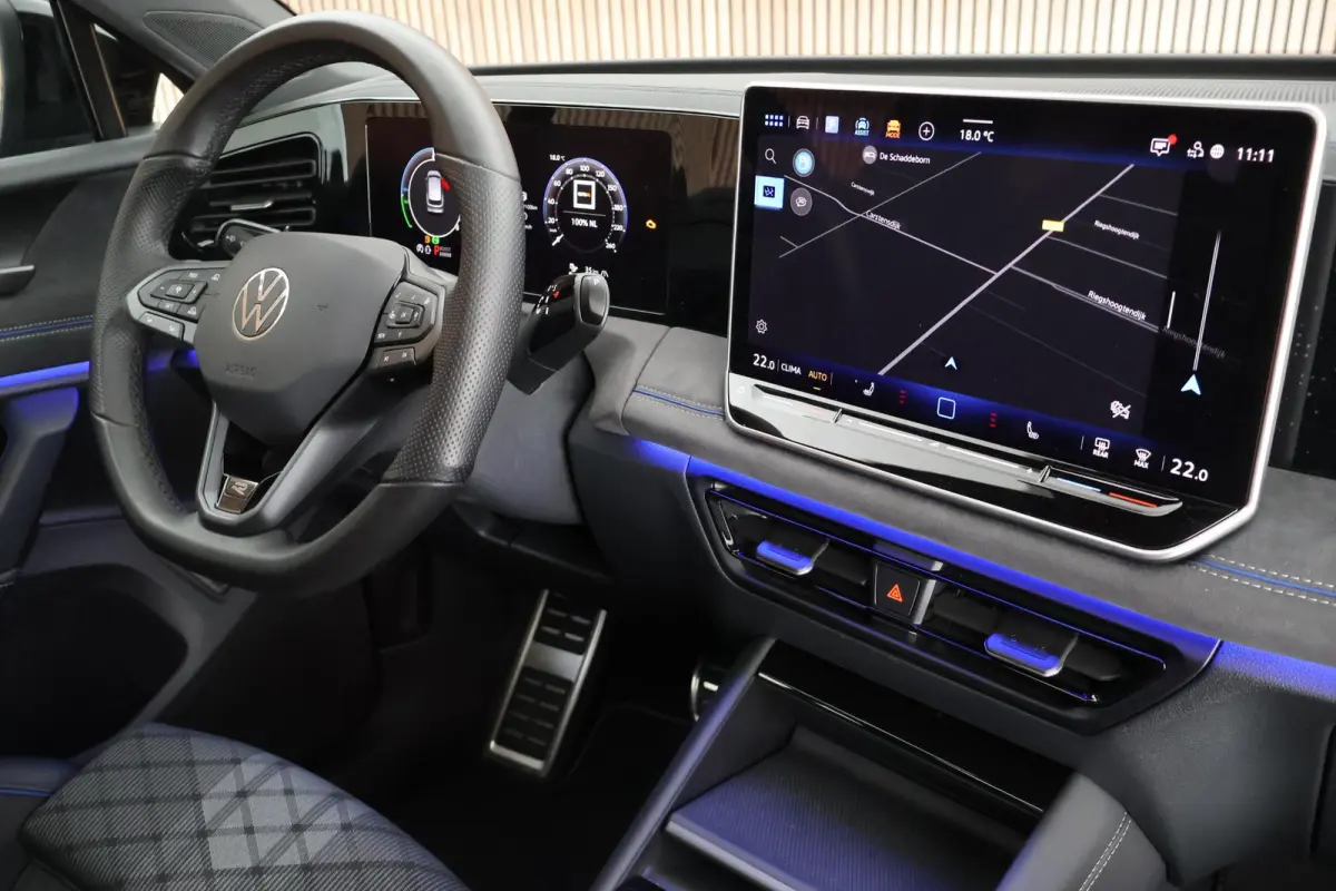 1.5 272pk eHybrid R-Line Edition Black Style Trekhaak 360Camera Keyless Massage Virtual Cockpit Panoramadak Navigatie