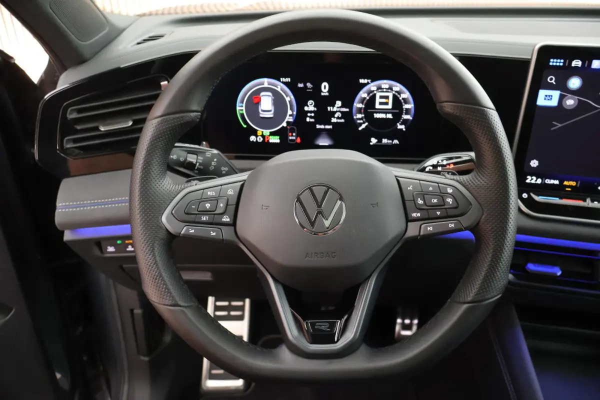 1.5 272pk eHybrid R-Line Edition Black Style Trekhaak 360Camera Keyless Massage Virtual Cockpit Panoramadak Navigatie