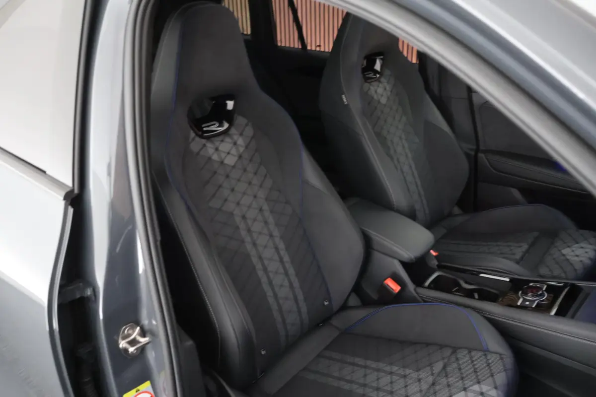 1.5 272pk eHybrid R-Line Edition Black Style Trekhaak 360Camera Keyless Massage Virtual Cockpit Panoramadak Navigatie