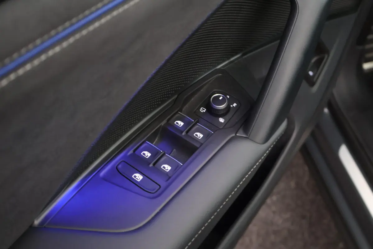 1.5 272pk eHybrid R-Line Edition Black Style Trekhaak 360Camera Keyless Massage Virtual Cockpit Panoramadak Navigatie