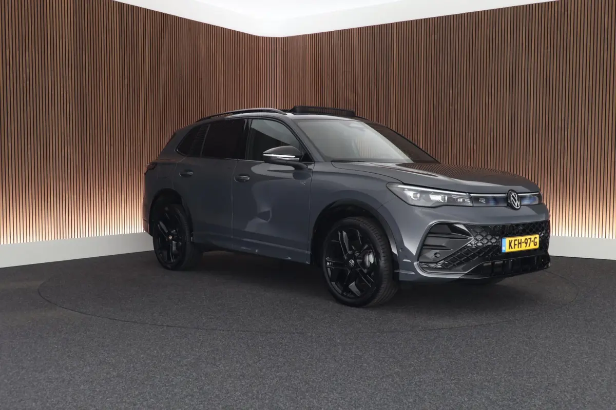 1.5 272pk eHybrid R-Line Edition Black Style Trekhaak 360Camera Keyless Massage Virtual Cockpit Panoramadak Navigatie
