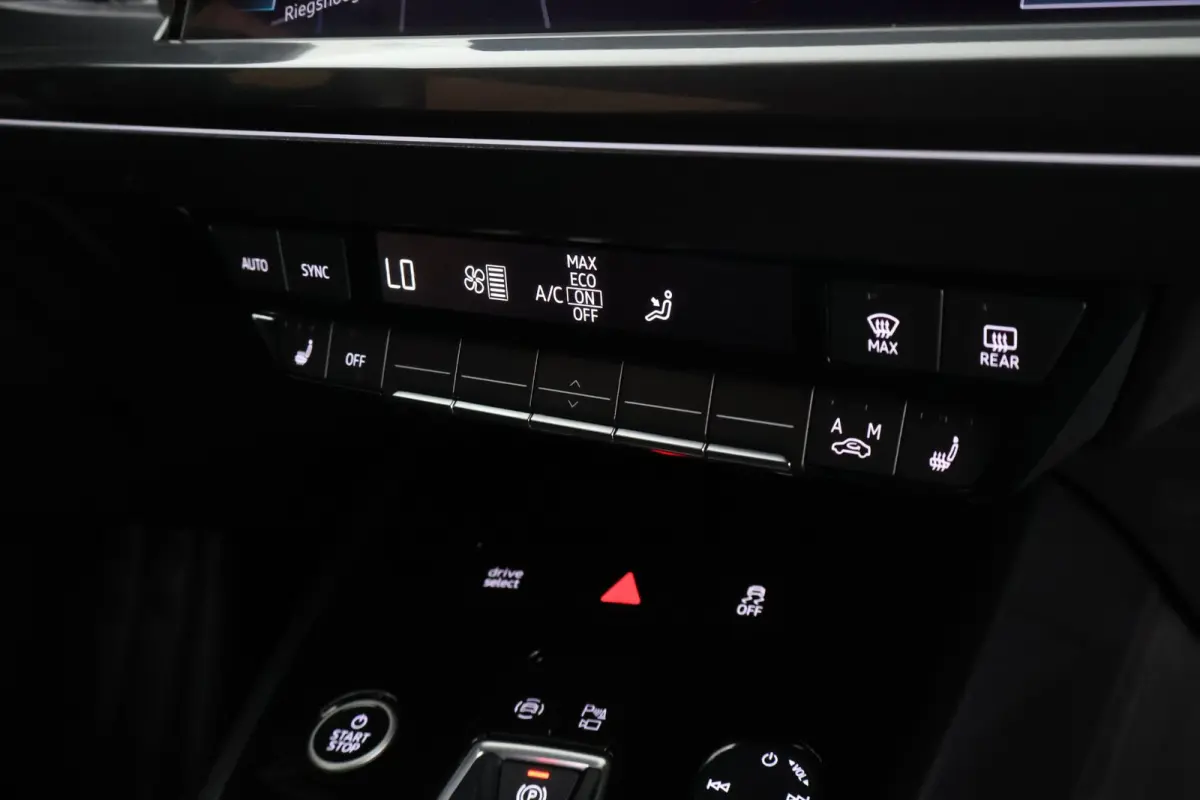 40 204pk S Edition 77 kWh SOH 91% Stoelverwarming Camera HUD Keyless ACC S-Line