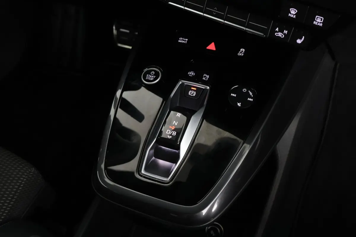 40 204pk S Edition 77 kWh SOH 91% Stoelverwarming Camera HUD Keyless ACC S-Line