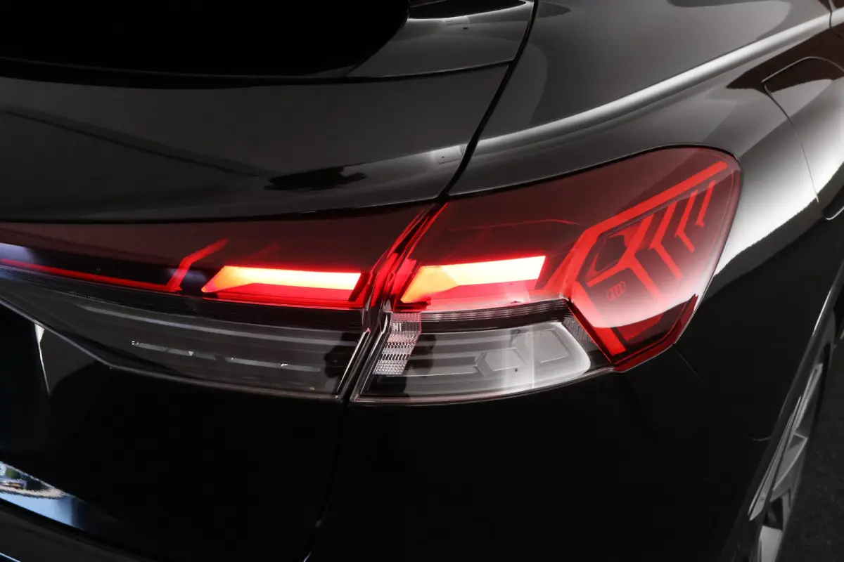 40 204pk S Edition 77 kWh SOH 91% Stoelverwarming Camera HUD Keyless ACC S-Line