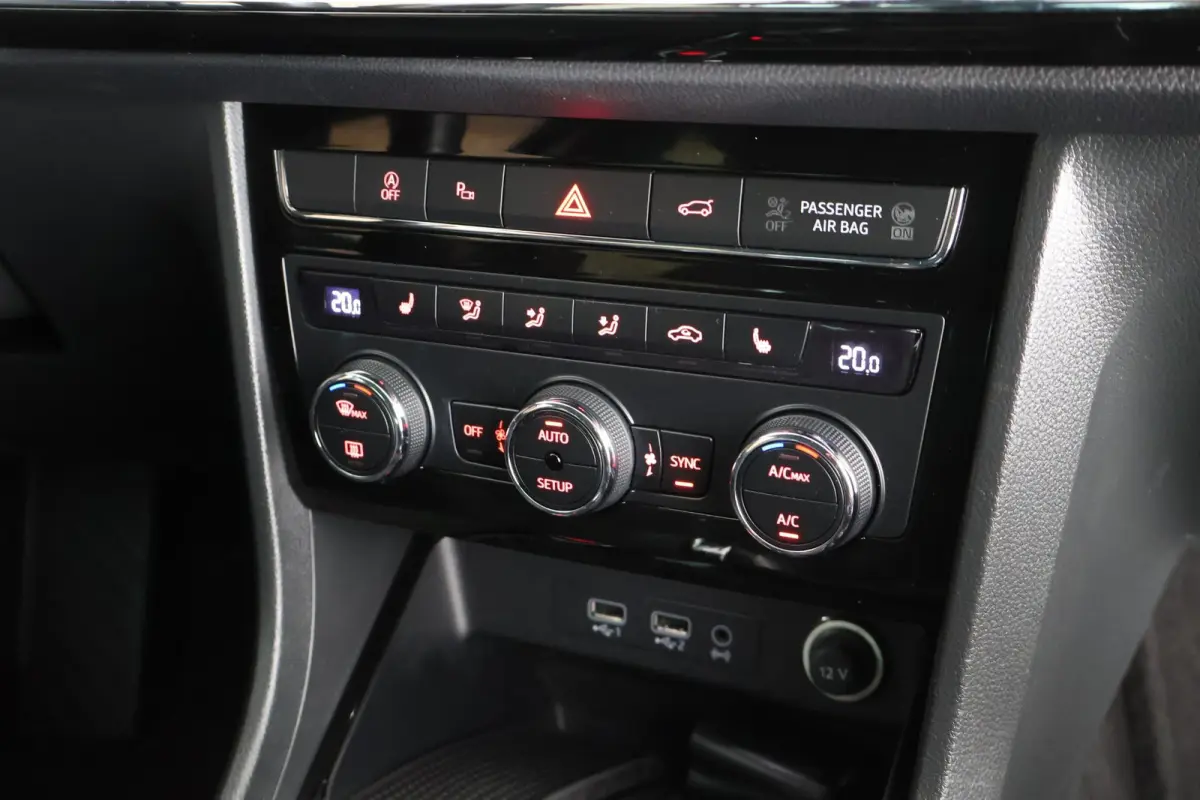 2.0 EcoTSI 190pk FR 4DRIVE Business Intense 360Camera Leder Beats Keyless Stoelverwarming Navigatie