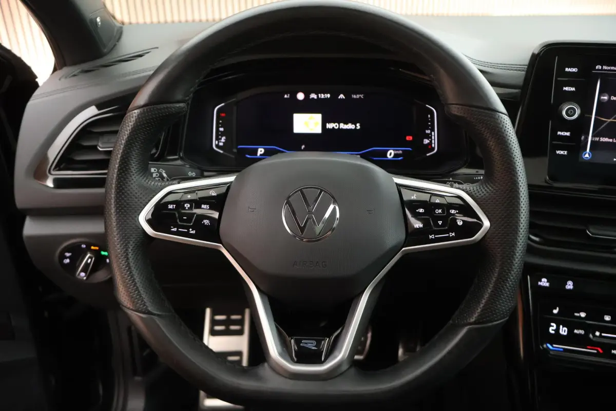 1.5 TSI 150pk DSG R-Line Business Black Style Panoramadak Trekhaak Camera Navigatie Beats Stoelverwarming Keyless