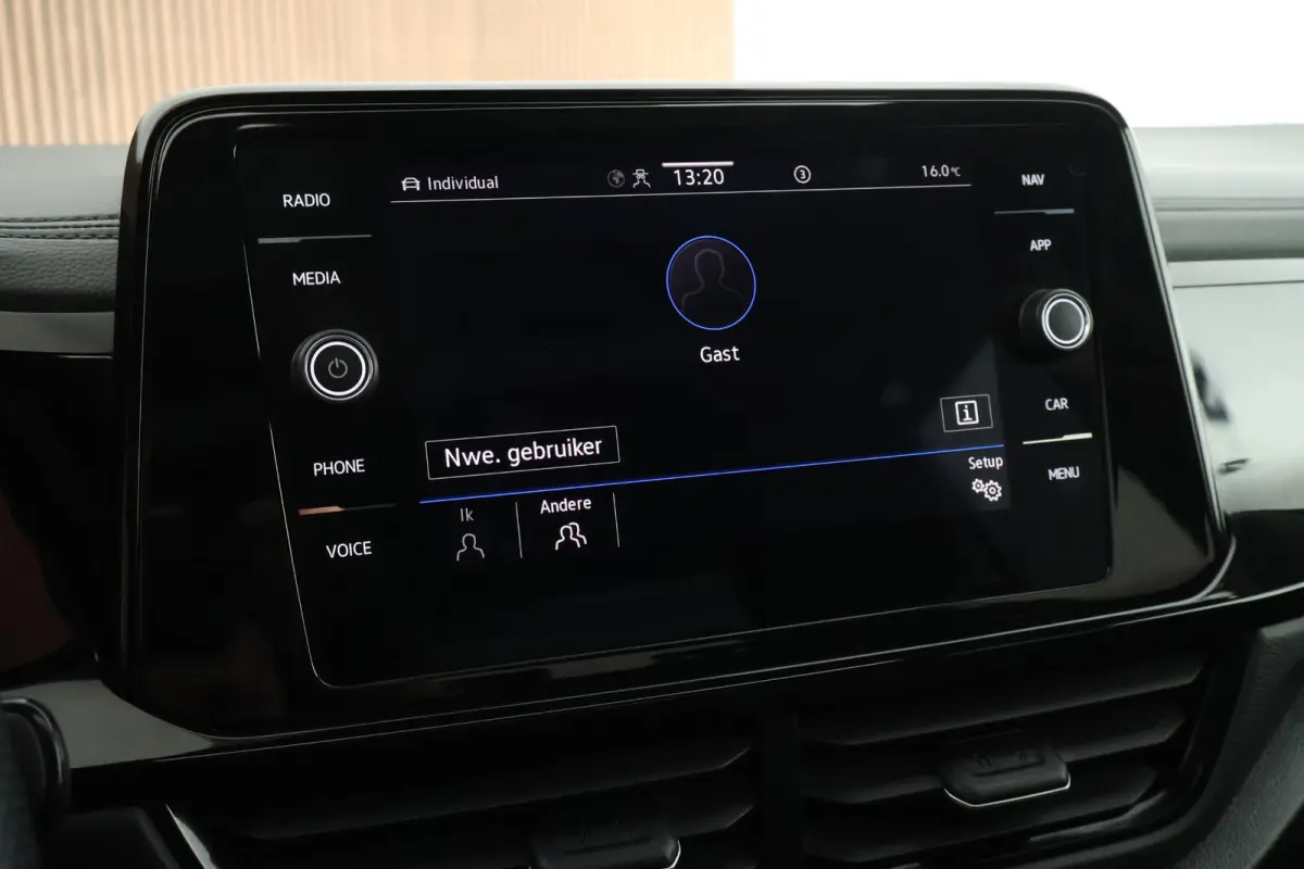 1.5 TSI 150pk DSG R-Line Business Black Style Panoramadak Trekhaak Camera Navigatie Beats Stoelverwarming Keyless