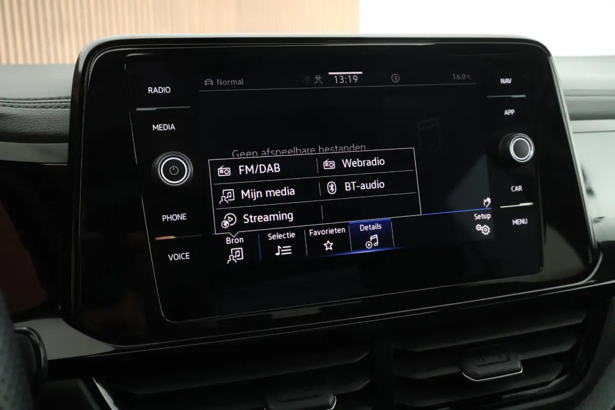 1.5 TSI 150pk DSG R-Line Business Black Style Panoramadak Trekhaak Camera Navigatie Beats Stoelverwarming Keyless