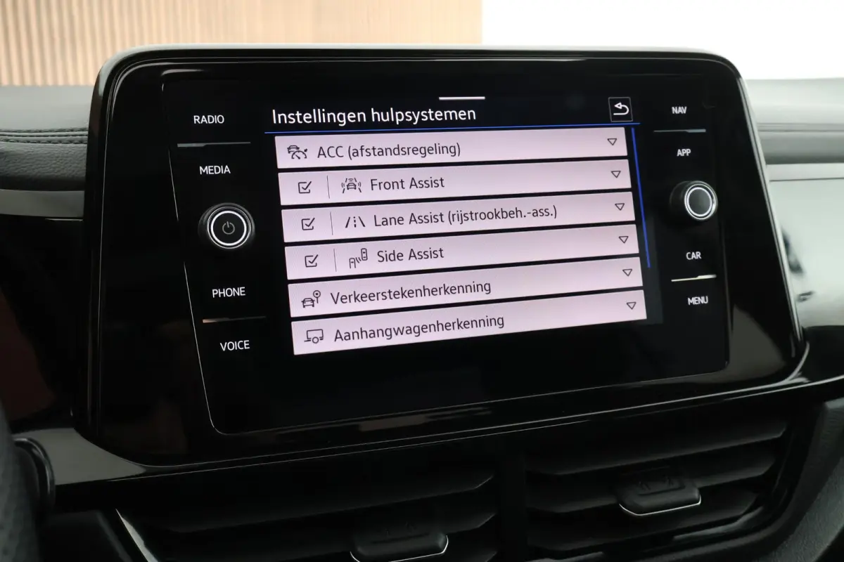 1.5 TSI 150pk DSG R-Line Business Black Style Panoramadak Trekhaak Camera Navigatie Beats Stoelverwarming Keyless