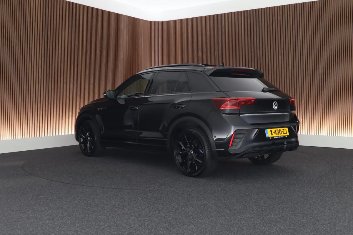 1.5 TSI 150pk DSG R-Line Business Black Style Panoramadak Trekhaak Camera Navigatie Beats Stoelverwarming Keyless
