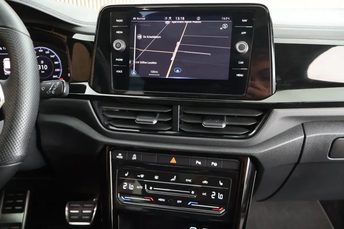 1.5 TSI 150pk DSG R-Line Business Black Style Panoramadak Trekhaak Camera Navigatie Beats Stoelverwarming Keyless